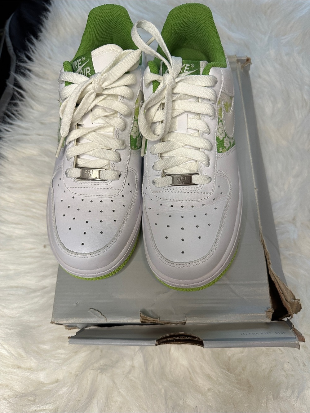 Nike White Low-Top Sneakers with Green Accents